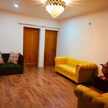 Srīnagar New Zamrood Holiday Home מראה חיצוני תמונה