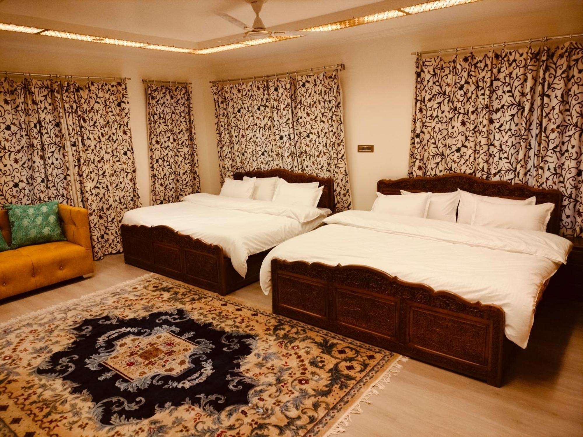 Srīnagar New Zamrood Holiday Home מראה חיצוני תמונה